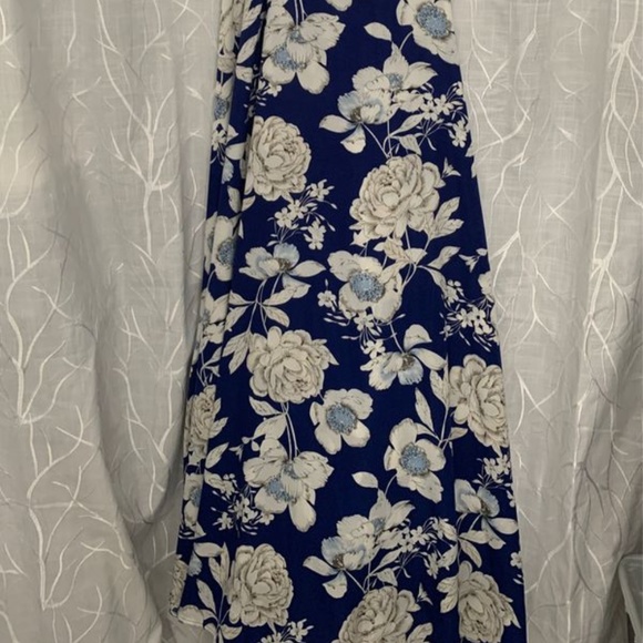 SOLD - LULU’S Maxi Dress - Picture 2 of 5